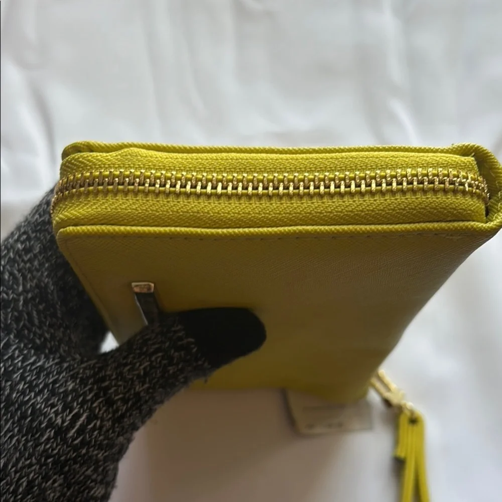 Steve Madden Bzippy Zip Around Wallet – NWT (Flawed)